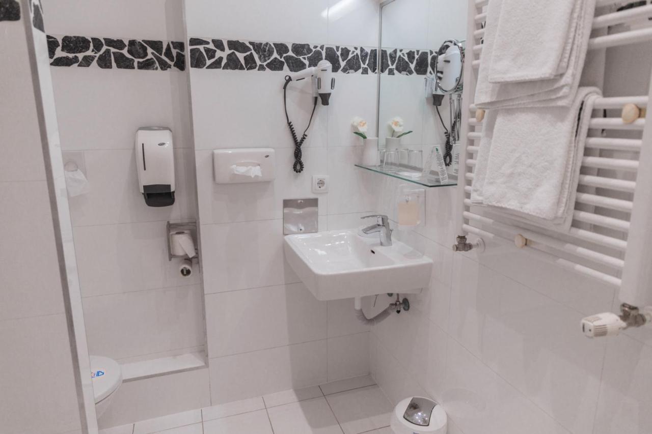 Double Room,1007157727:JPEG