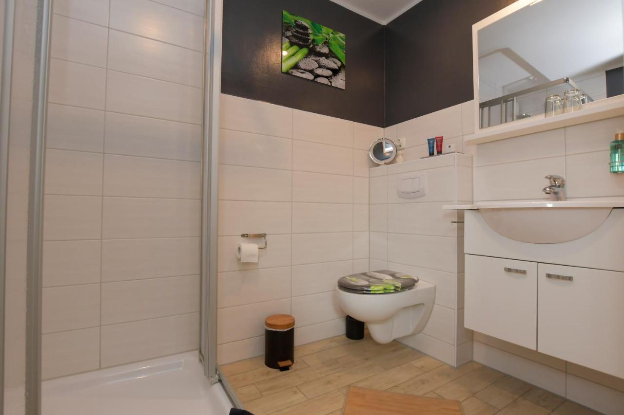 Family Room,1022423707:JPEG