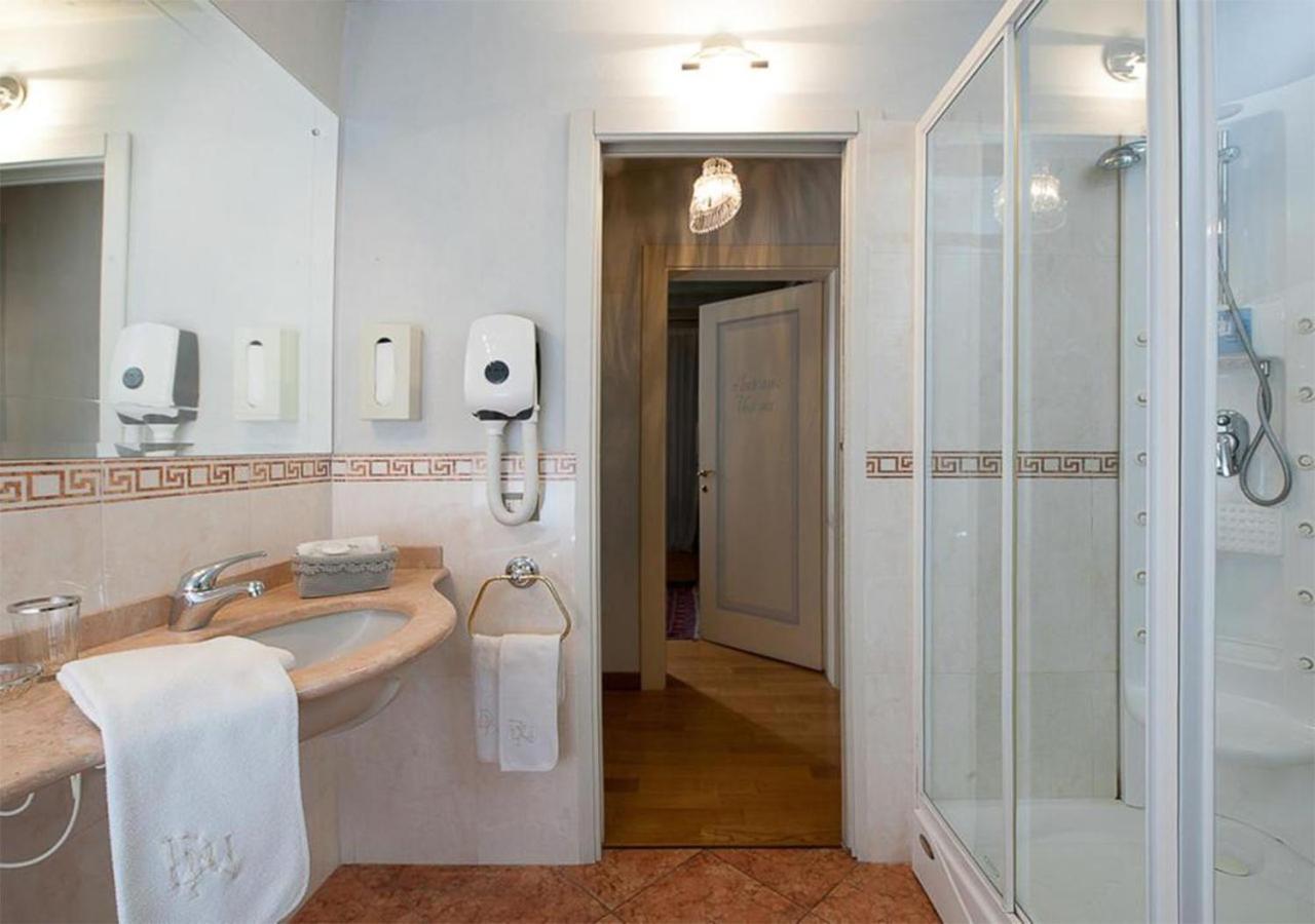 Deluxe King Room,1035860347:JPEG