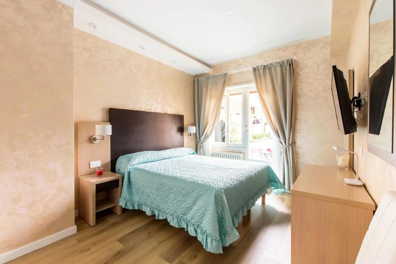 Queen Room with Balcony,1243557394:JPEG