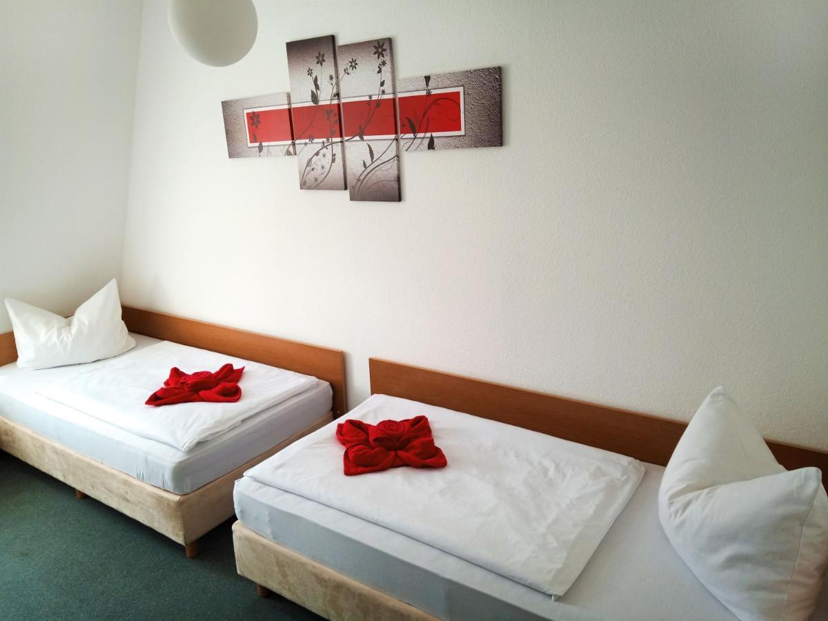 Kleines Zweibettzimmer