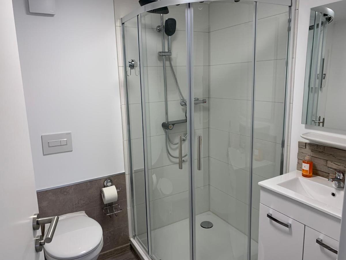 Single Room Private Bathroom,1073945104:JPEG