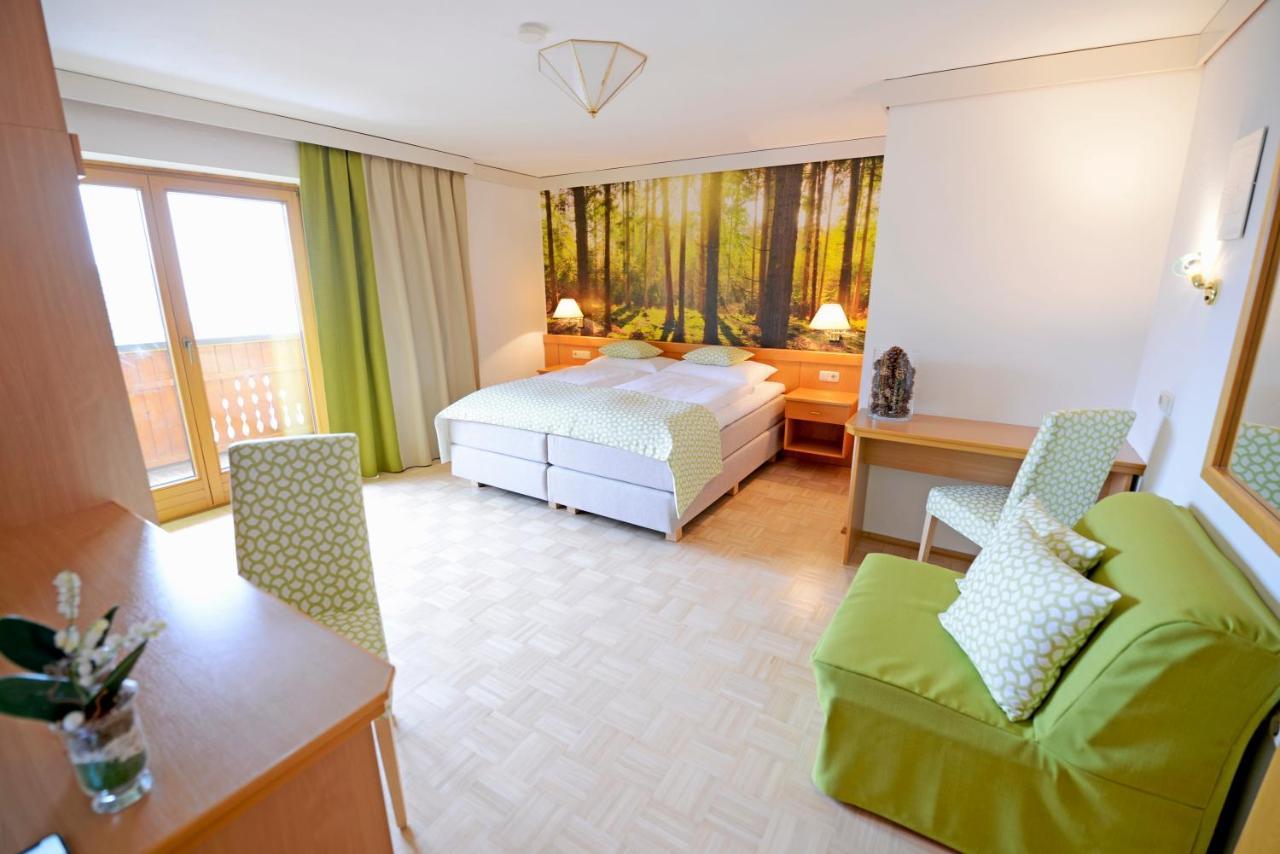 Doppelzimmer mit Balkon