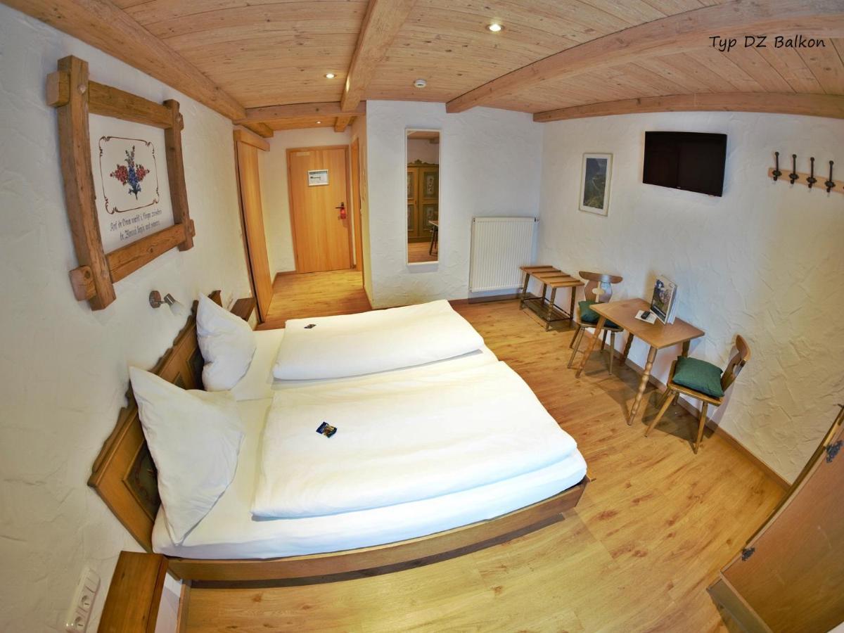 Doppelzimmer mit Balkon