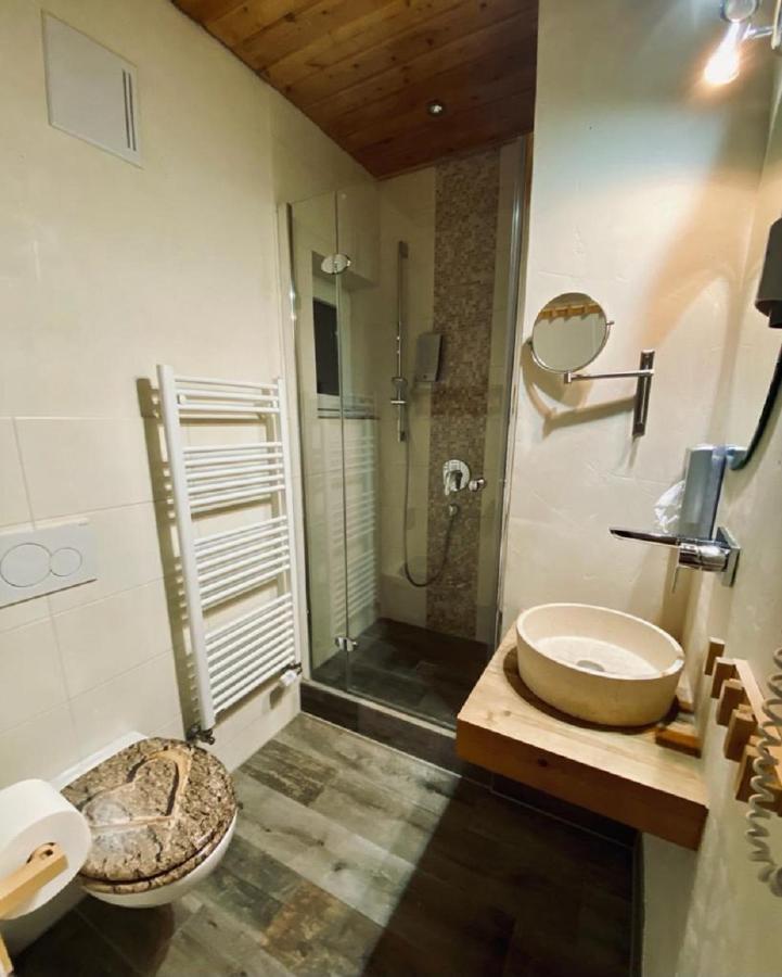 One-Bedroom Apartment,1534138345:JPEG