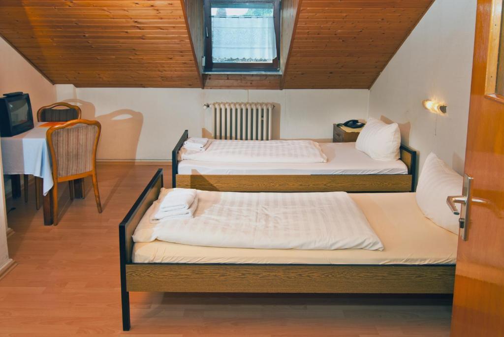 Twin Room,11015558:JPEG
