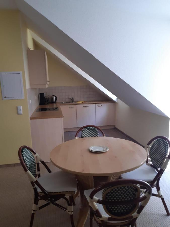 One-Bedroom Apartment,1109078223:JPEG