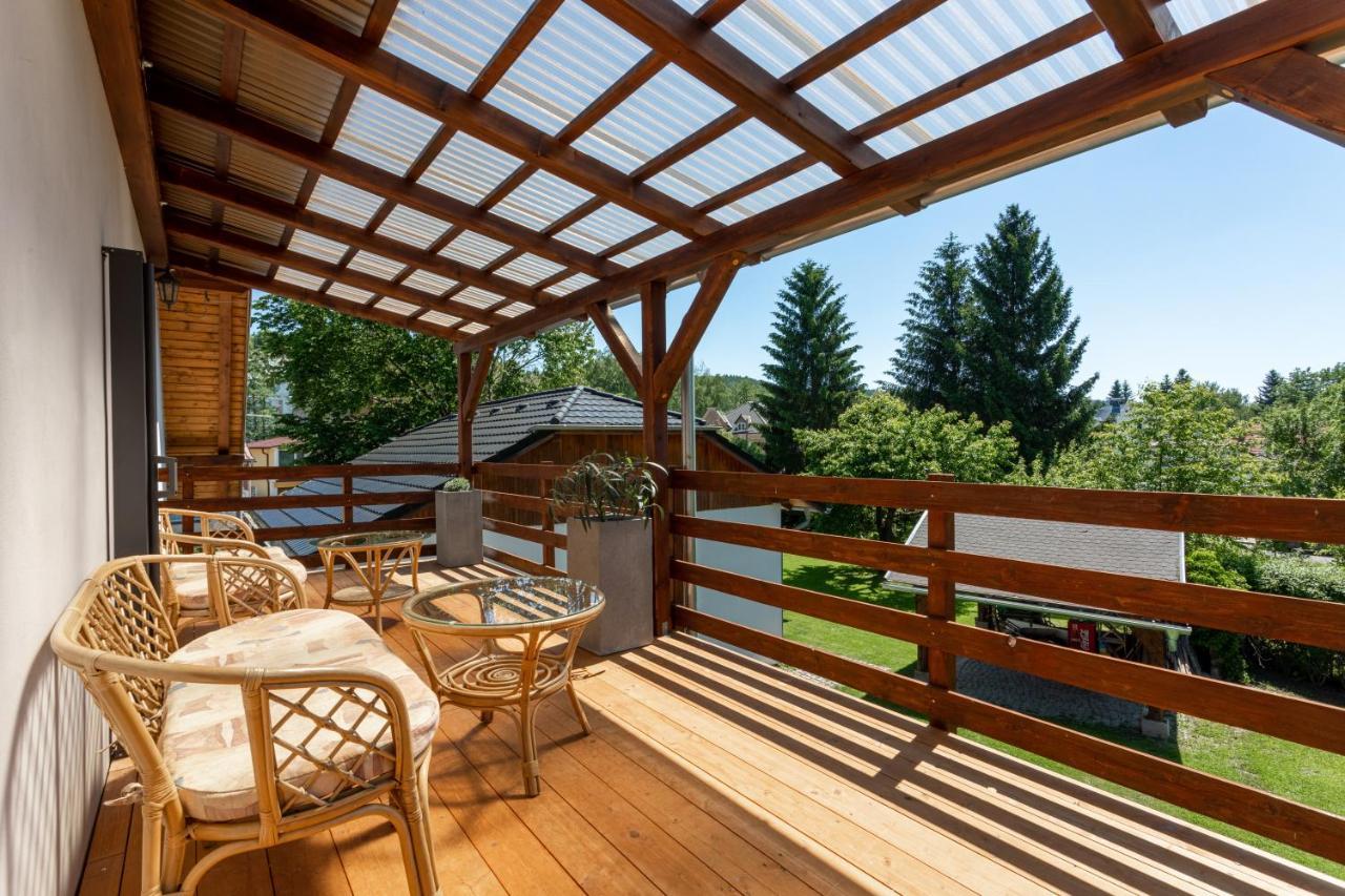 Deluxe Two-Bedroom Apartment Garden View