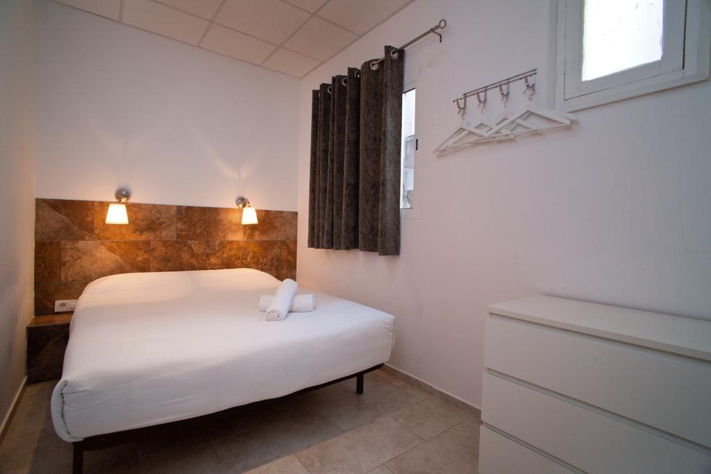 Economy Triple Room,111994236:JPEG