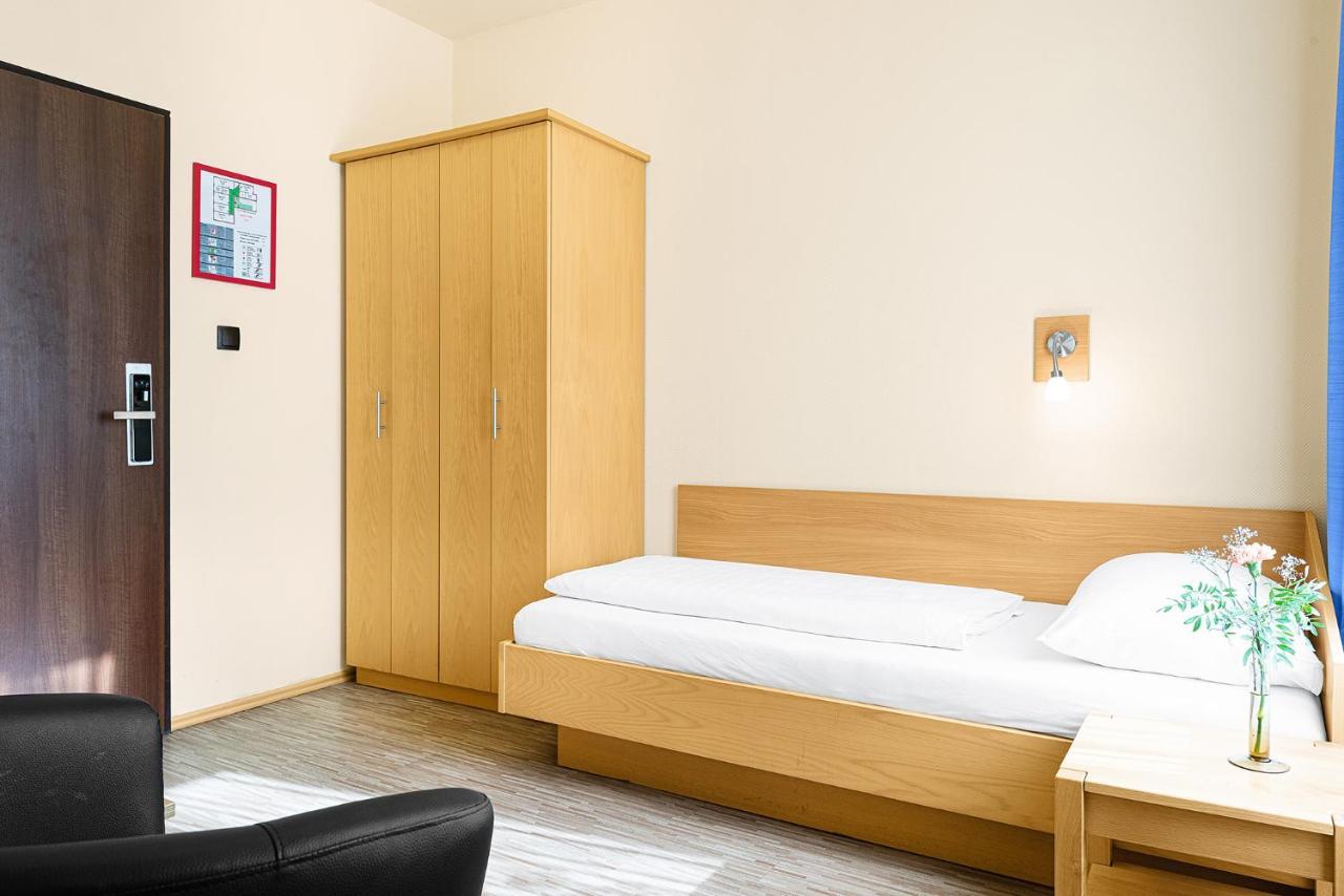 Single Room with Shared Toilet,1123245615:JPEG