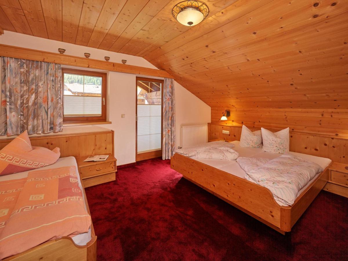 Dreibettzimmer mit Balkon