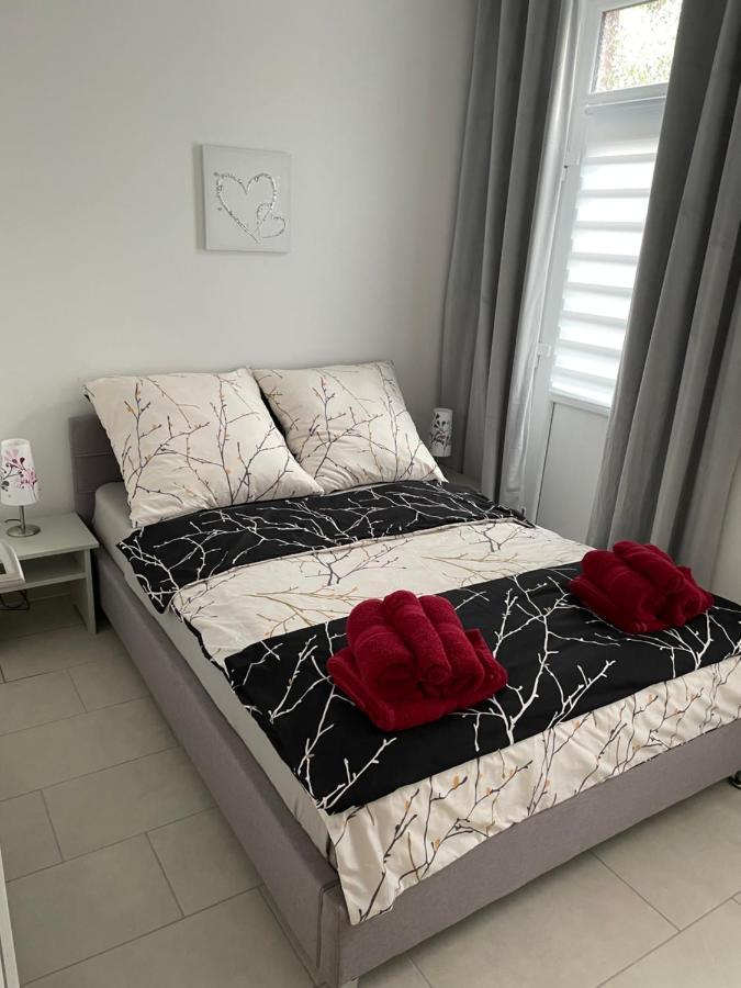 Single Room with Terrace,1136838643:JPEG