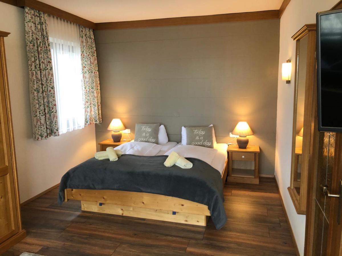 Family Room,1178129380:JPEG