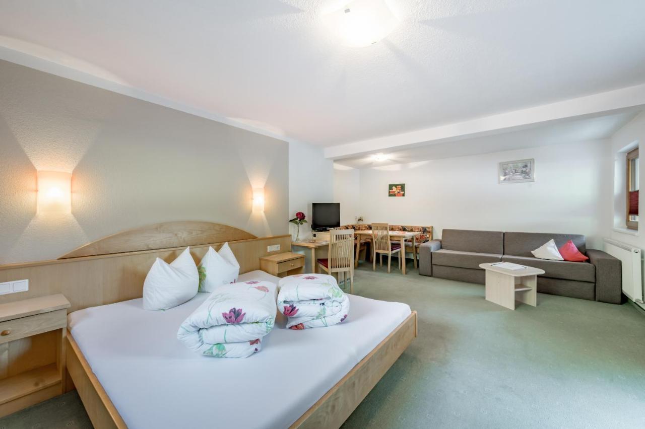 Deluxe Double Room with Balcony,1187931352:JPEG