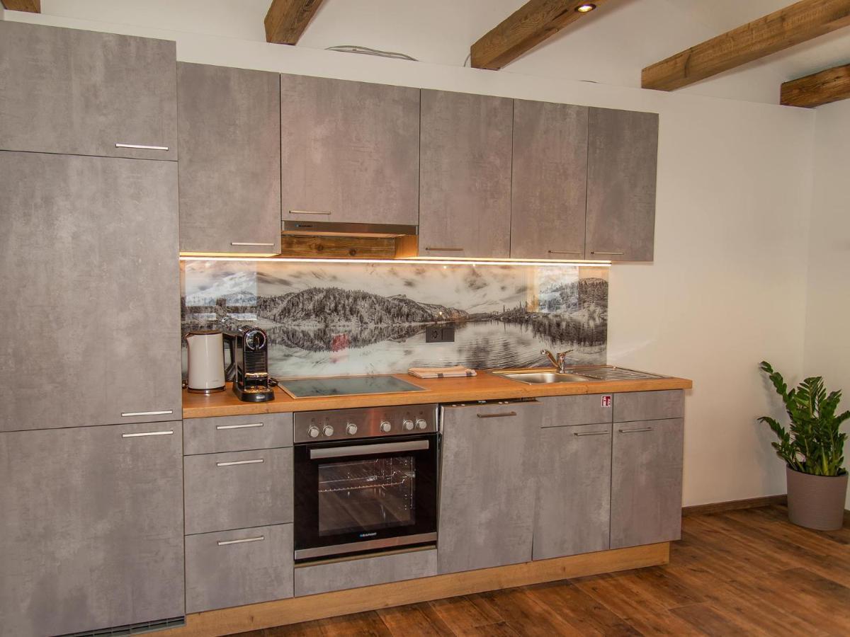 Apartment with Shower,1184506017:JPEG