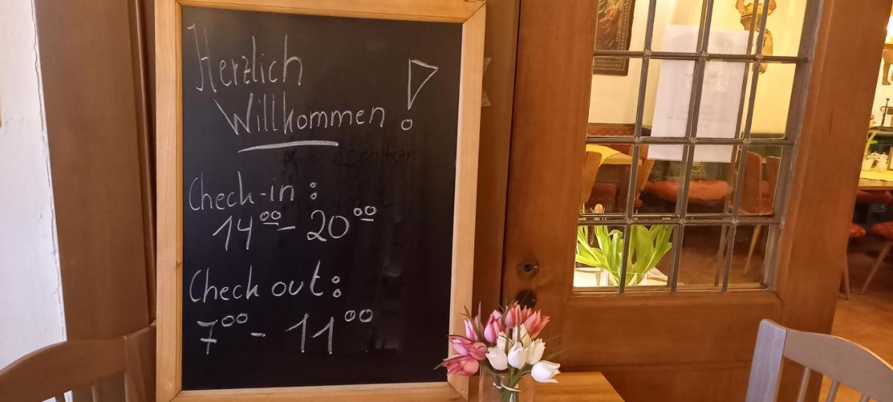 Single Room,1381173806:JPEG