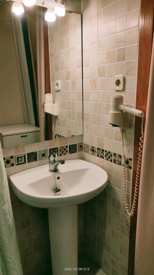 Single Room with Shared Shower and Toilet,1546401379:JPEG