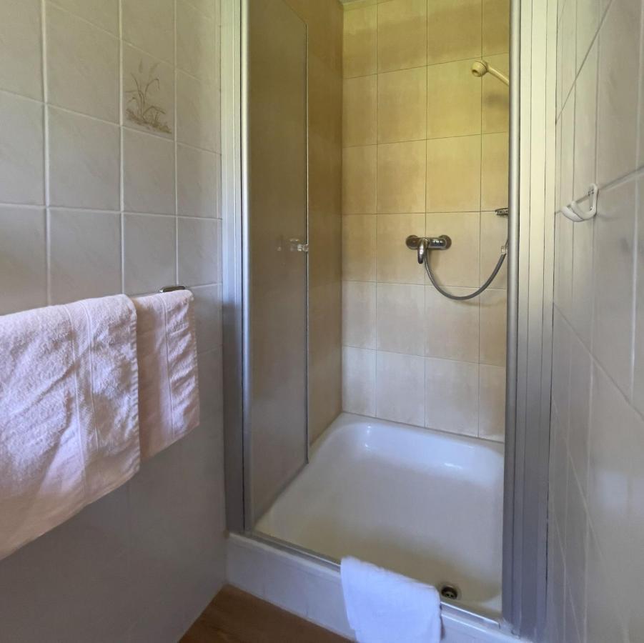 Apartment with Shower,1238940433:JPEG