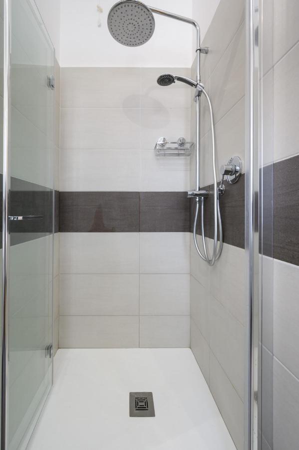 Deluxe Queen Room,1243558345:JPEG