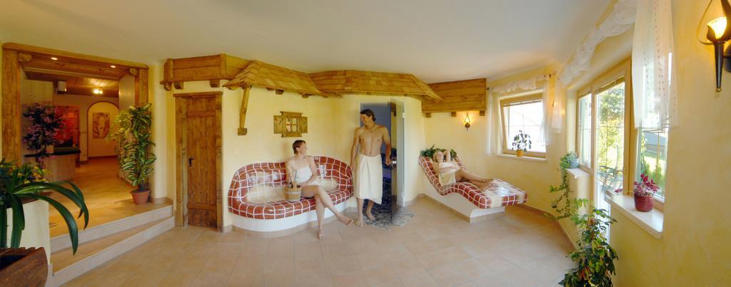 Studio with Mountain View,125921265:JPEG