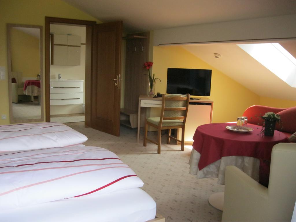 Doppelzimmer mit Balkon