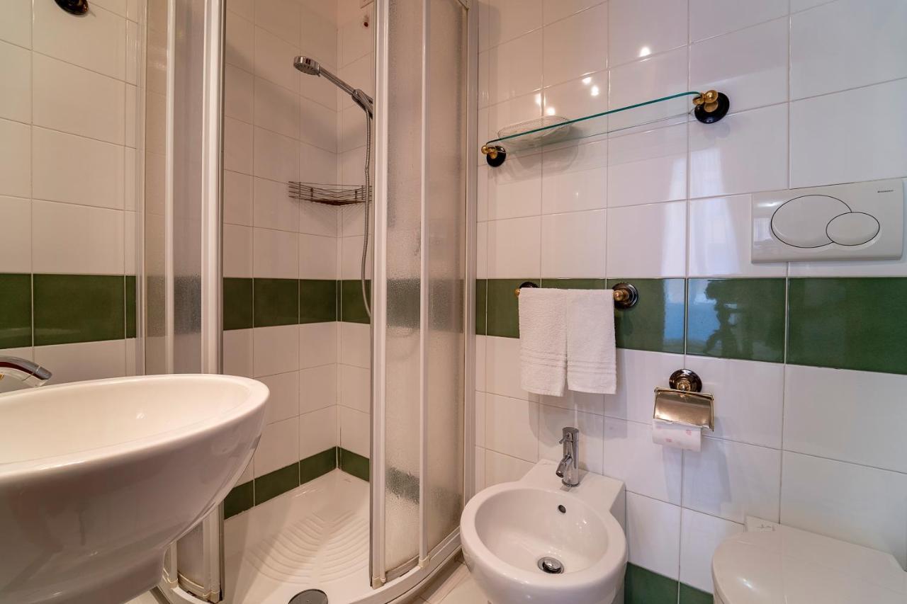 Large Double or Twin Room,1267536085:JPEG