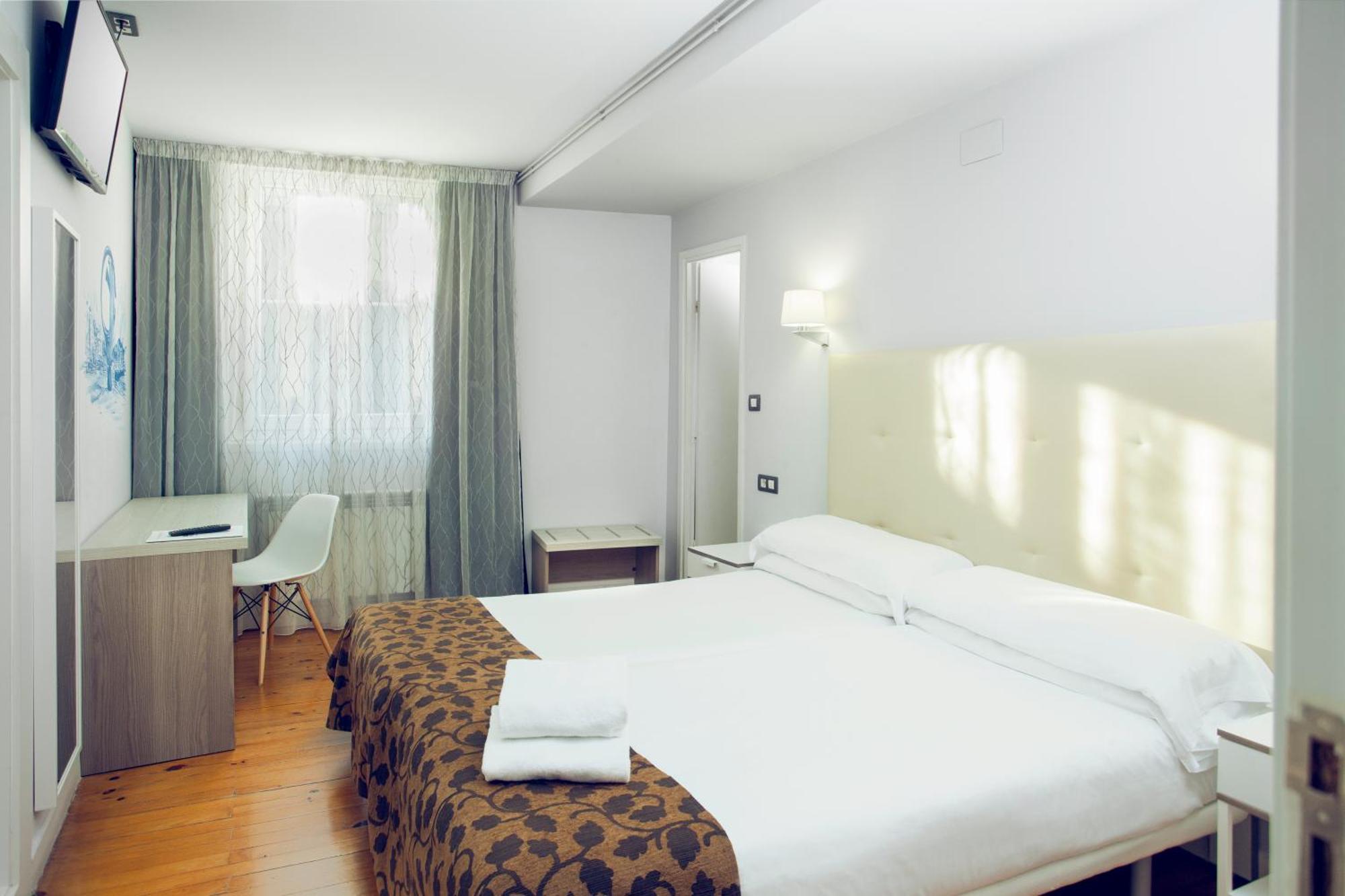 Double or Twin Room,1272812527:JPEG