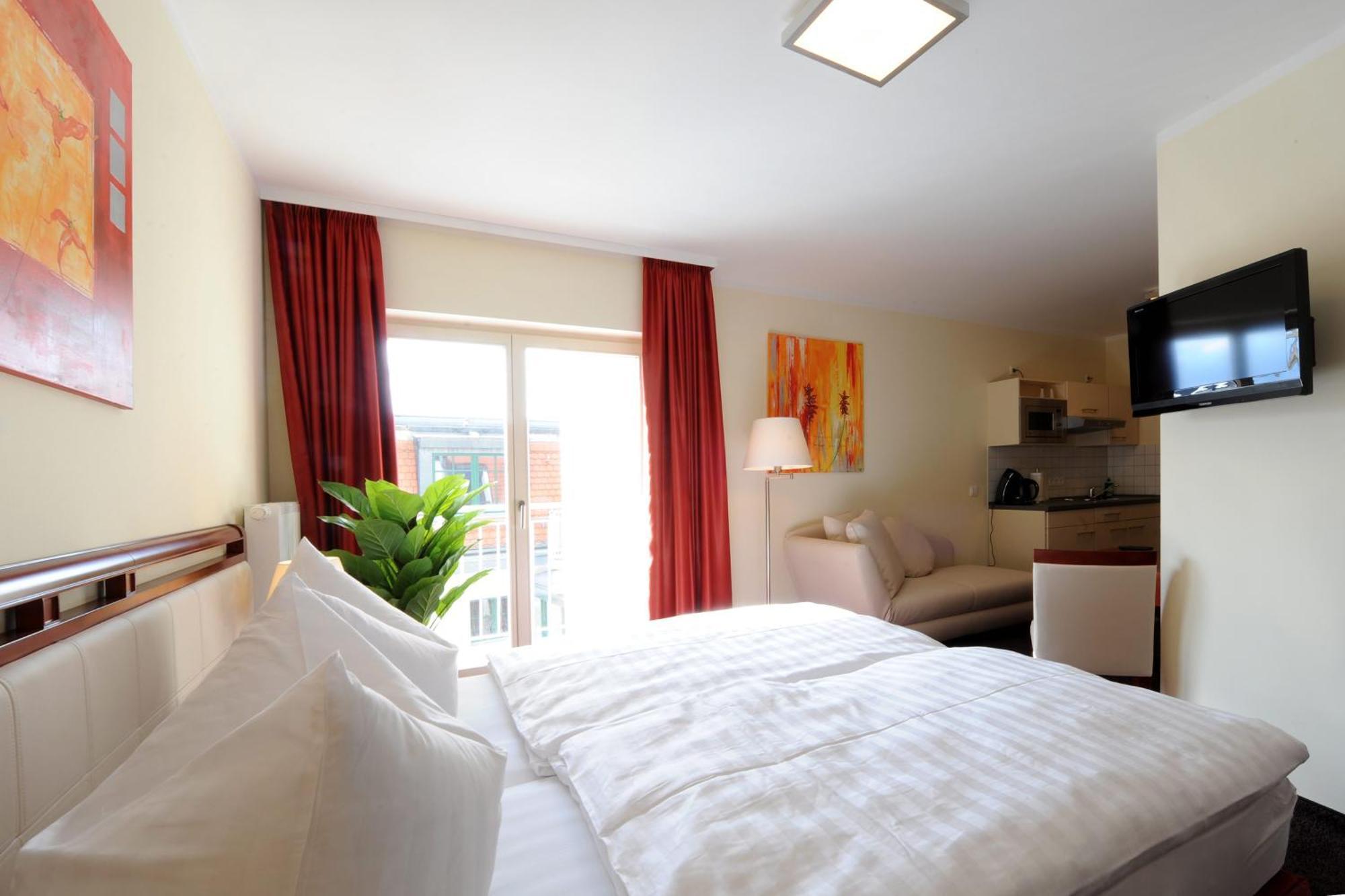 Deluxe Family Room,1284440461:JPEG