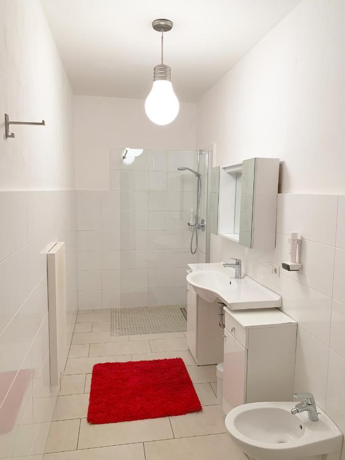 Zweibettzimmer mit Gemeinschaftsbad
