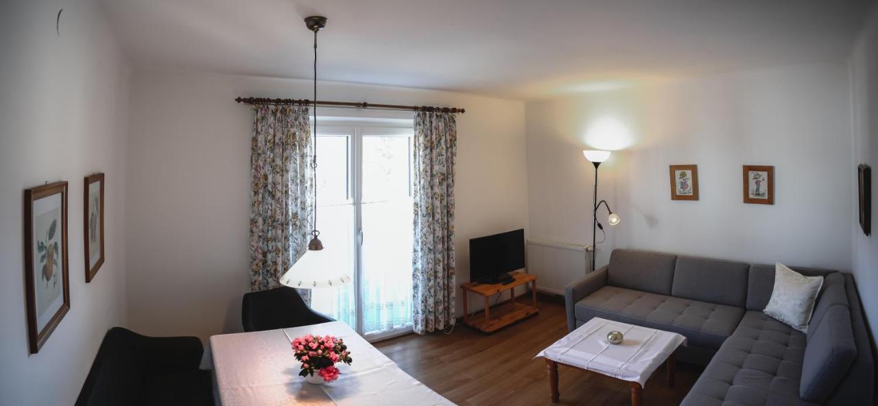 One-Bedroom Apartment Balcony,1328113901:JPEG