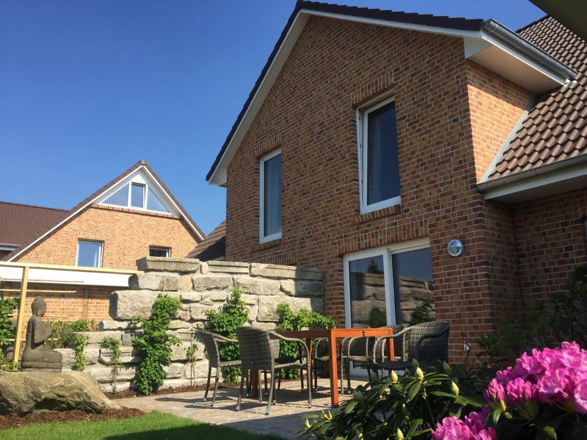 Three-Bedroom House,1325232574:JPEG