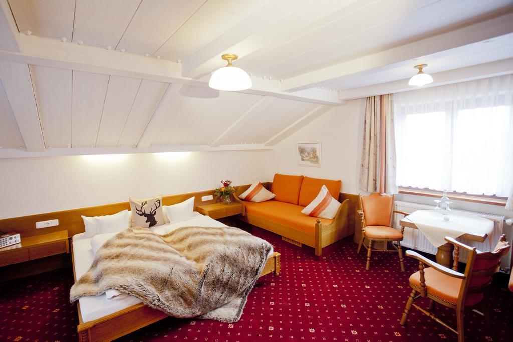 Großes Doppelzimmer mit Balkon