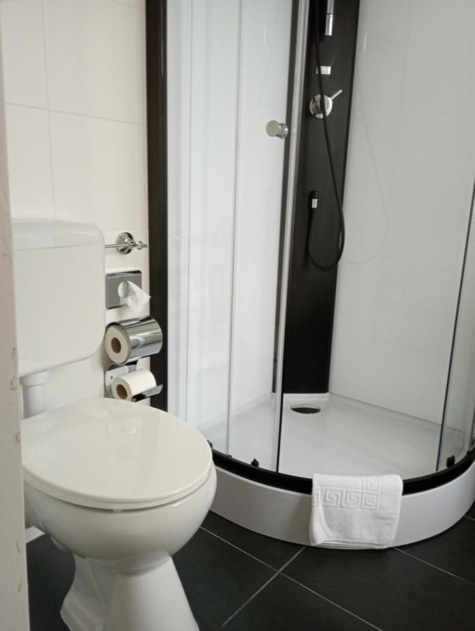 Single Room,1352743306:JPEG