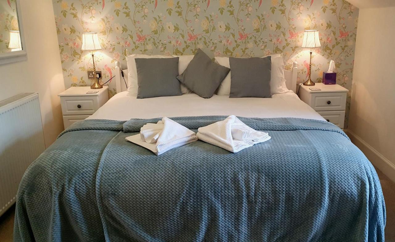 Zimmer mit Kingsize-Bett