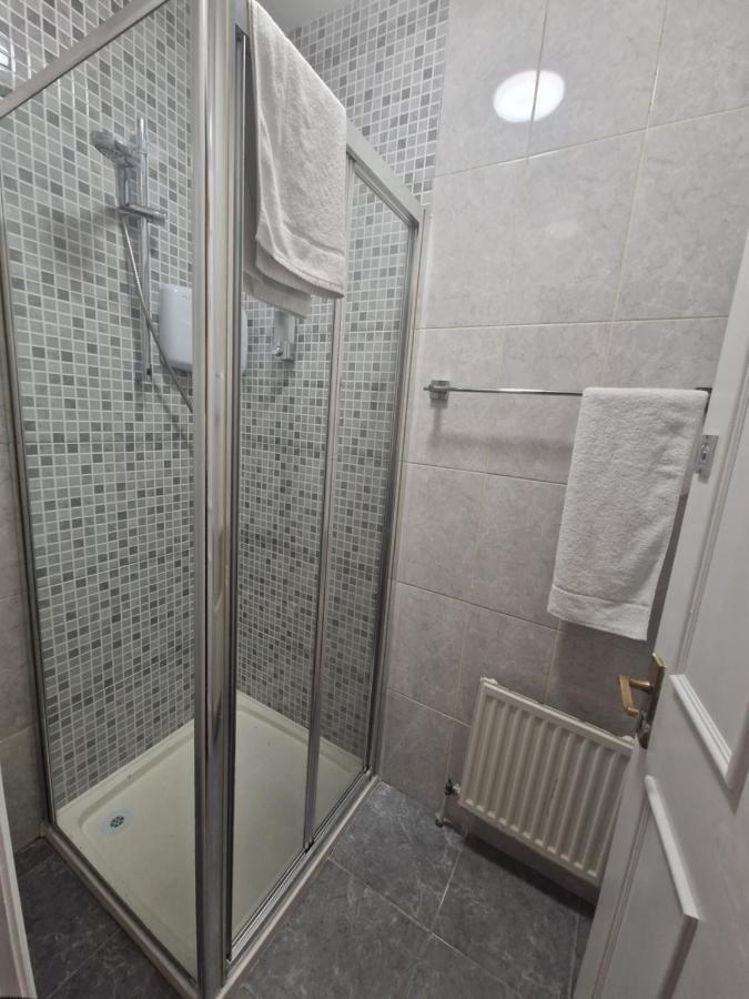 Single Room with Shared Shower and Toilet,1640456958:JPEG