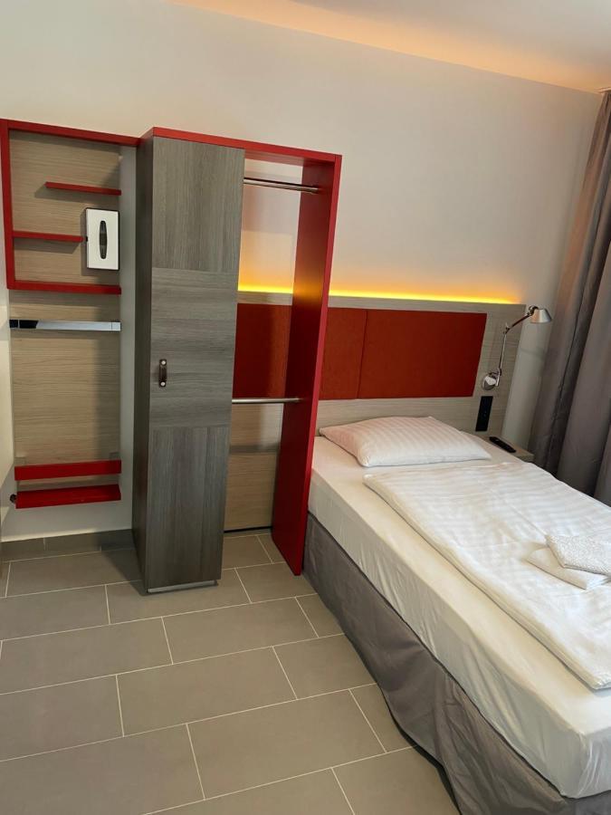 Deluxe Single Room,1389541379:JPEG