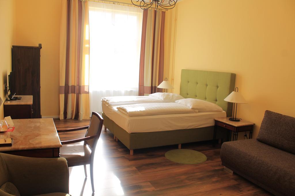 Family Room,239084745:JPEG