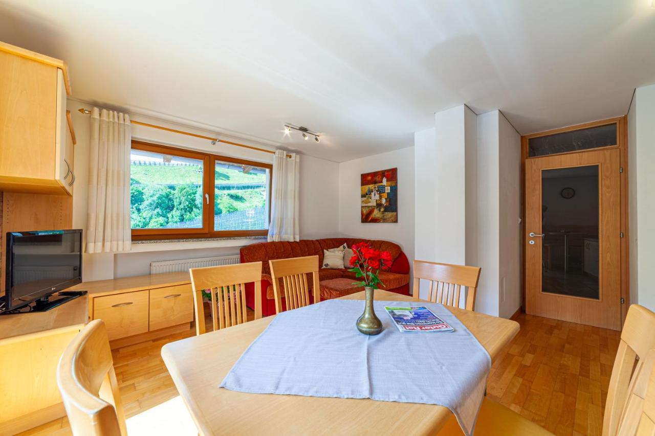 Apartment mit Balkon