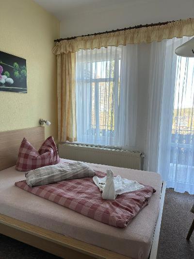 Single Room,1530226501:JPEG