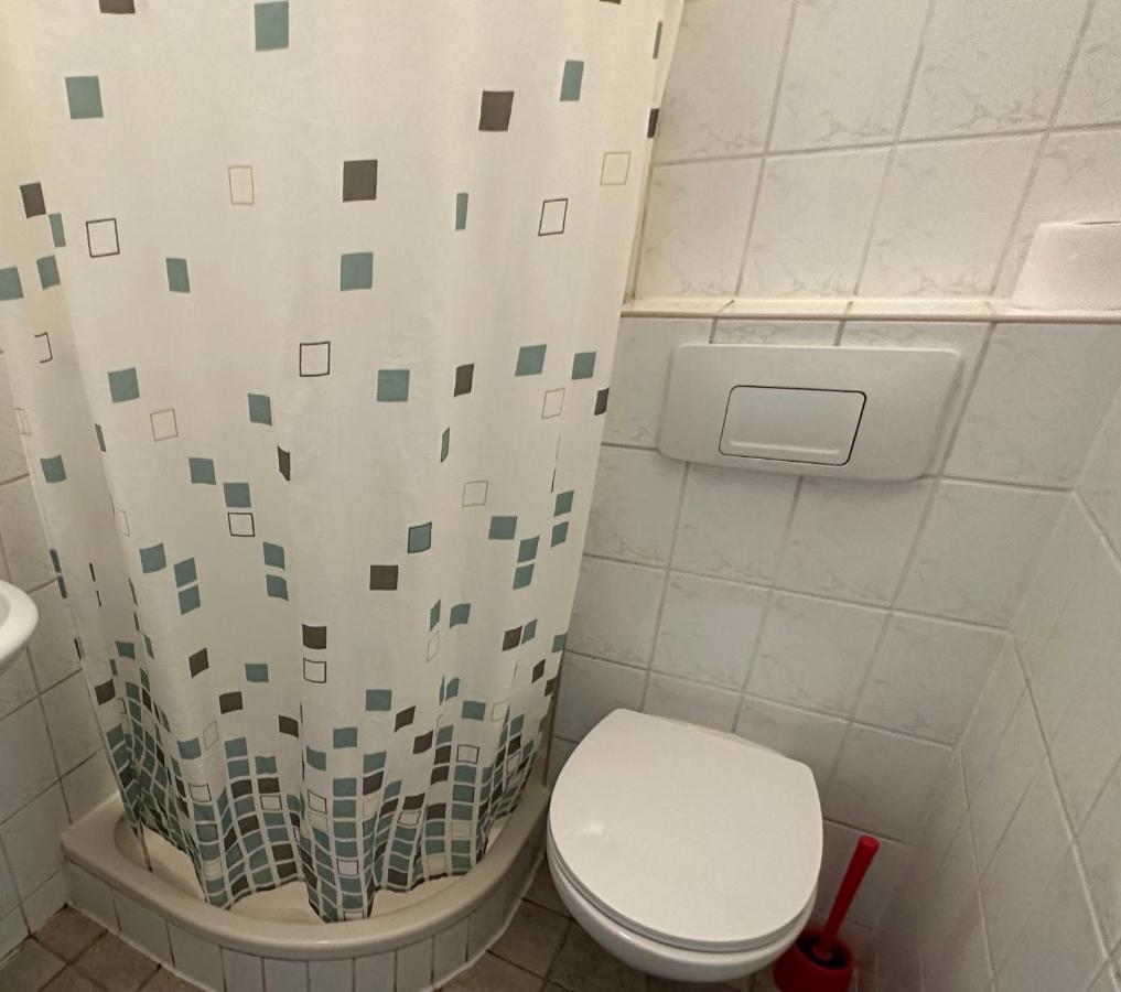 Family Room Shower,1499286226:JPEG