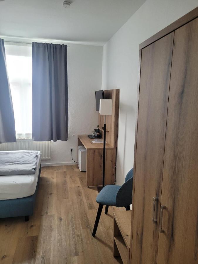 Large Single Room,1425384400:JPEG