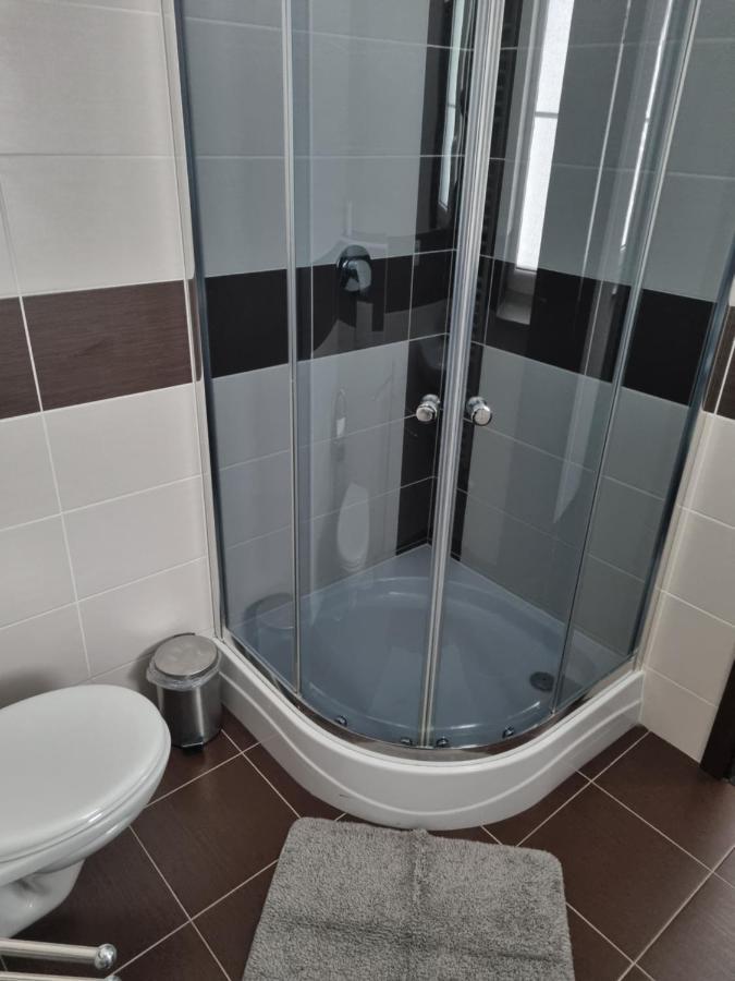 Family Room,1494837133:JPEG