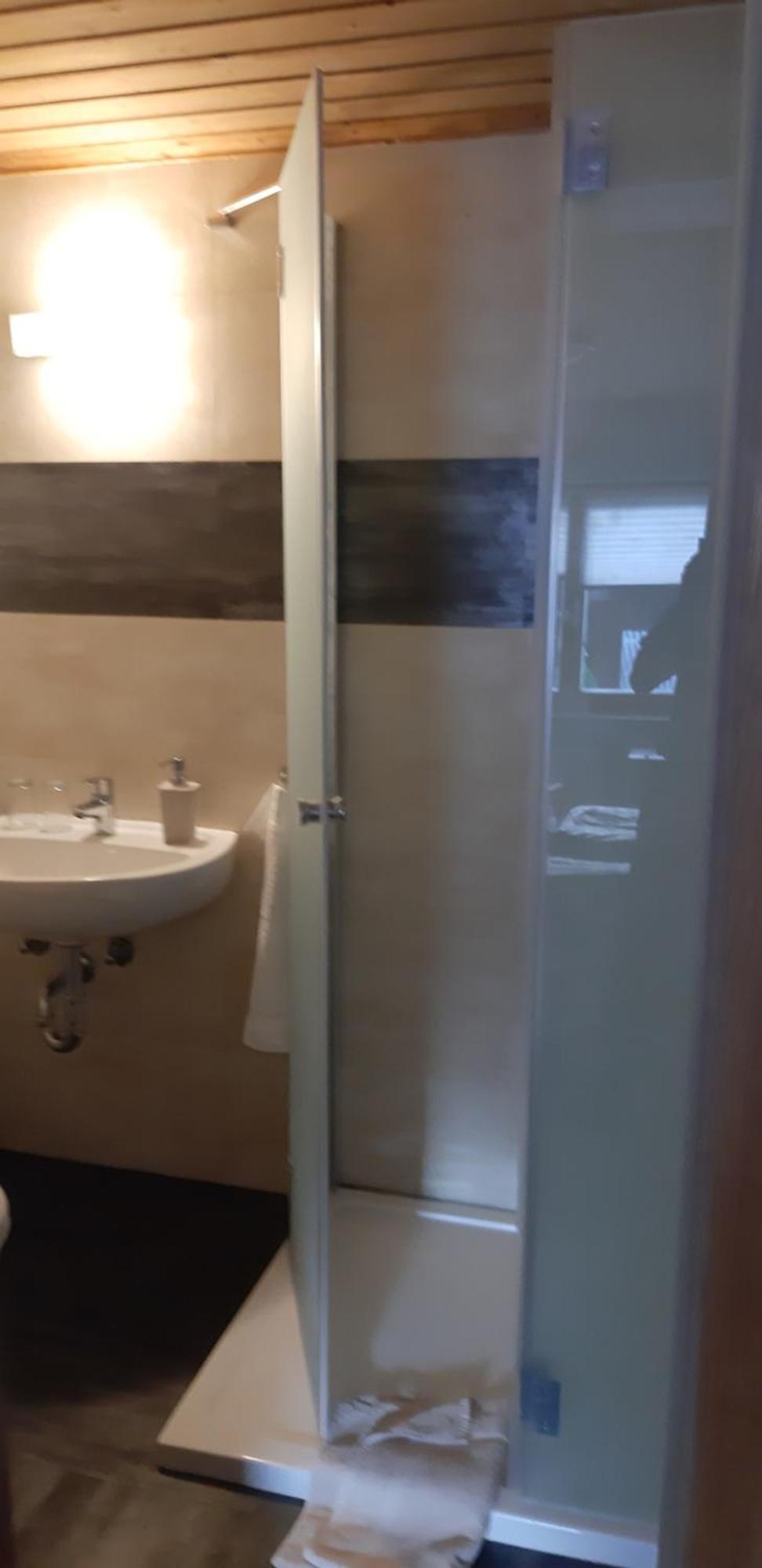 Two-Bedroom Apartment with Mountain View,1540282687:JPEG