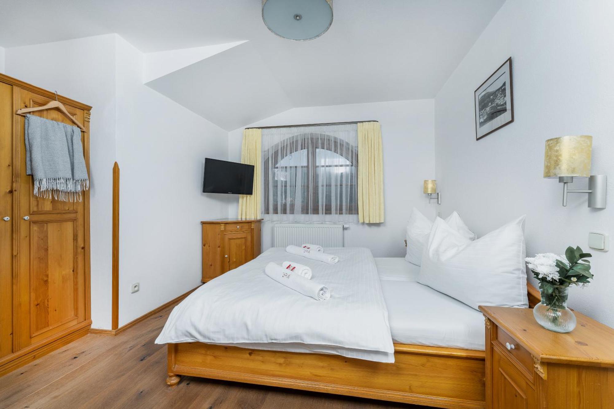 Double Room,1543662397:JPEG