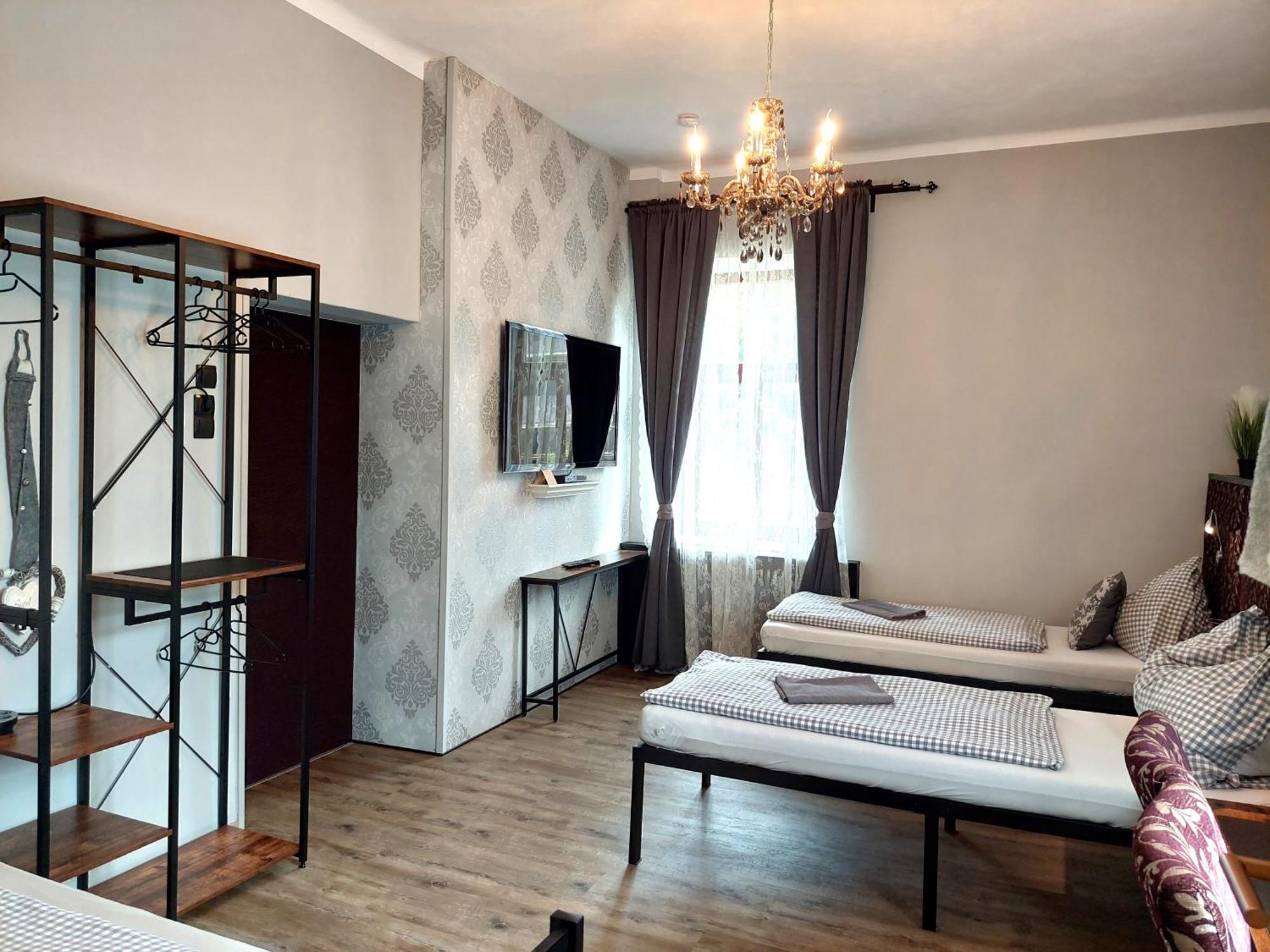 Dreibettzimmer mit eigenem Bad