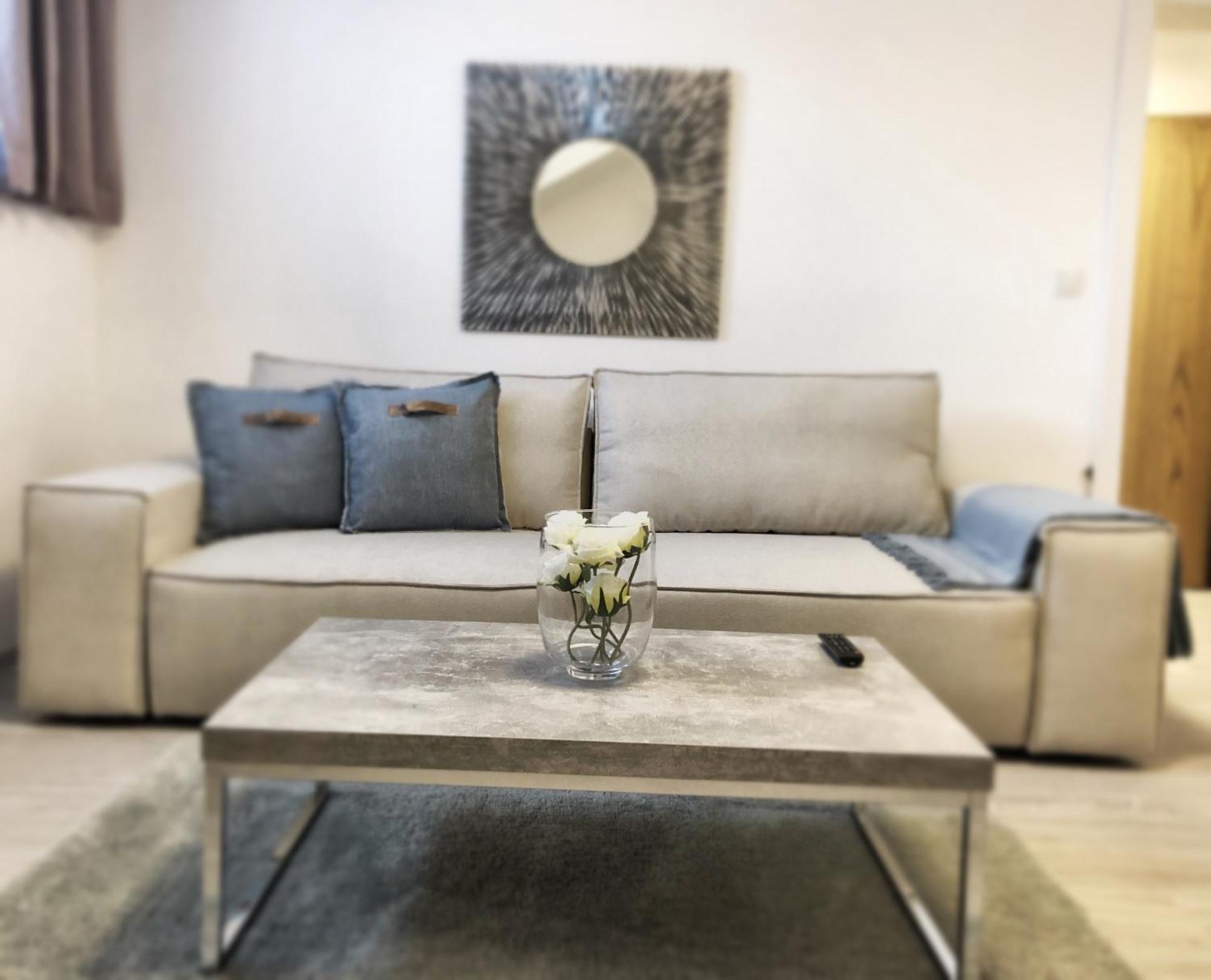 Deluxe One-Bedroom Apartment,1555033366:JPEG