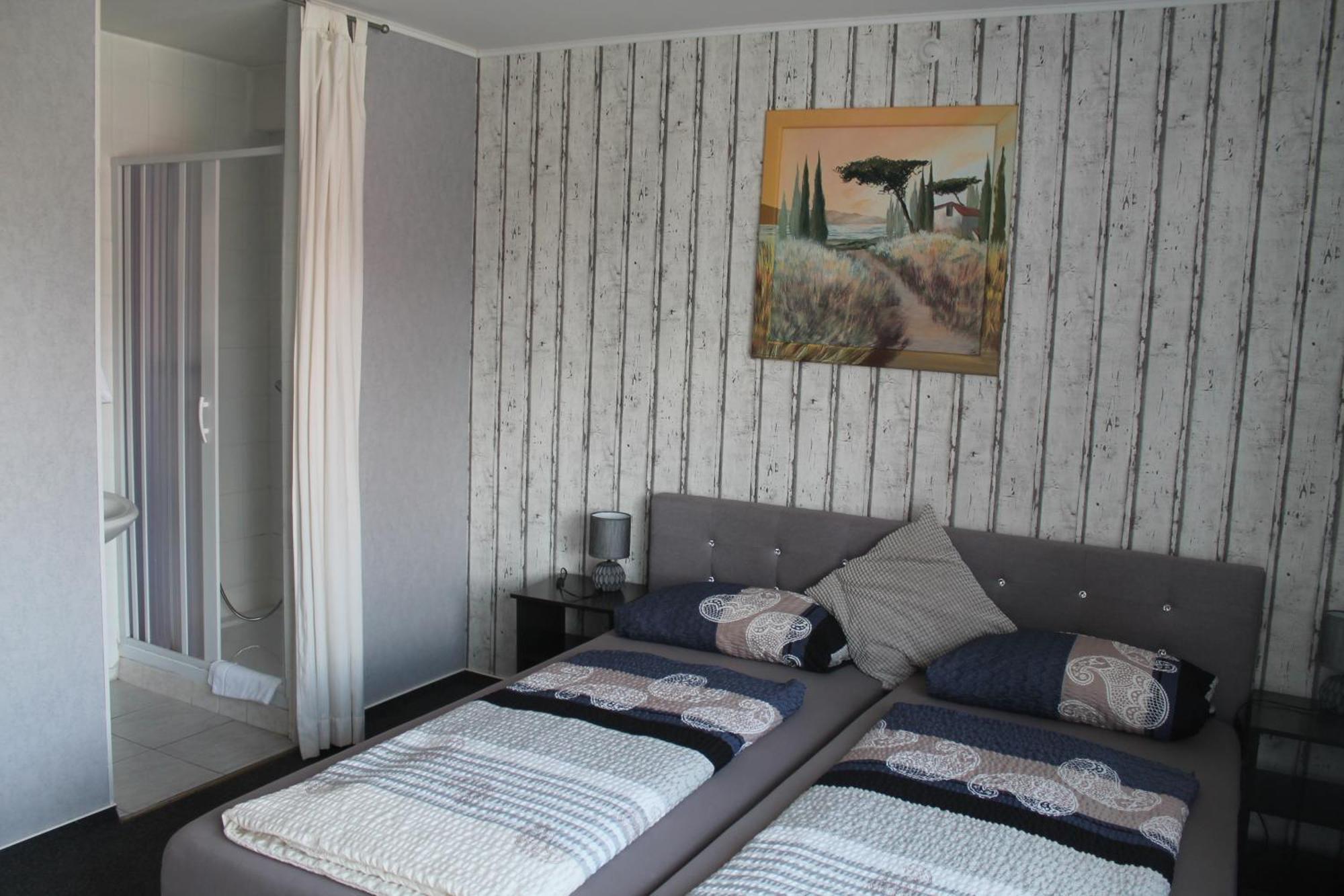 Double Room Shared Toilet,1556576491:JPEG