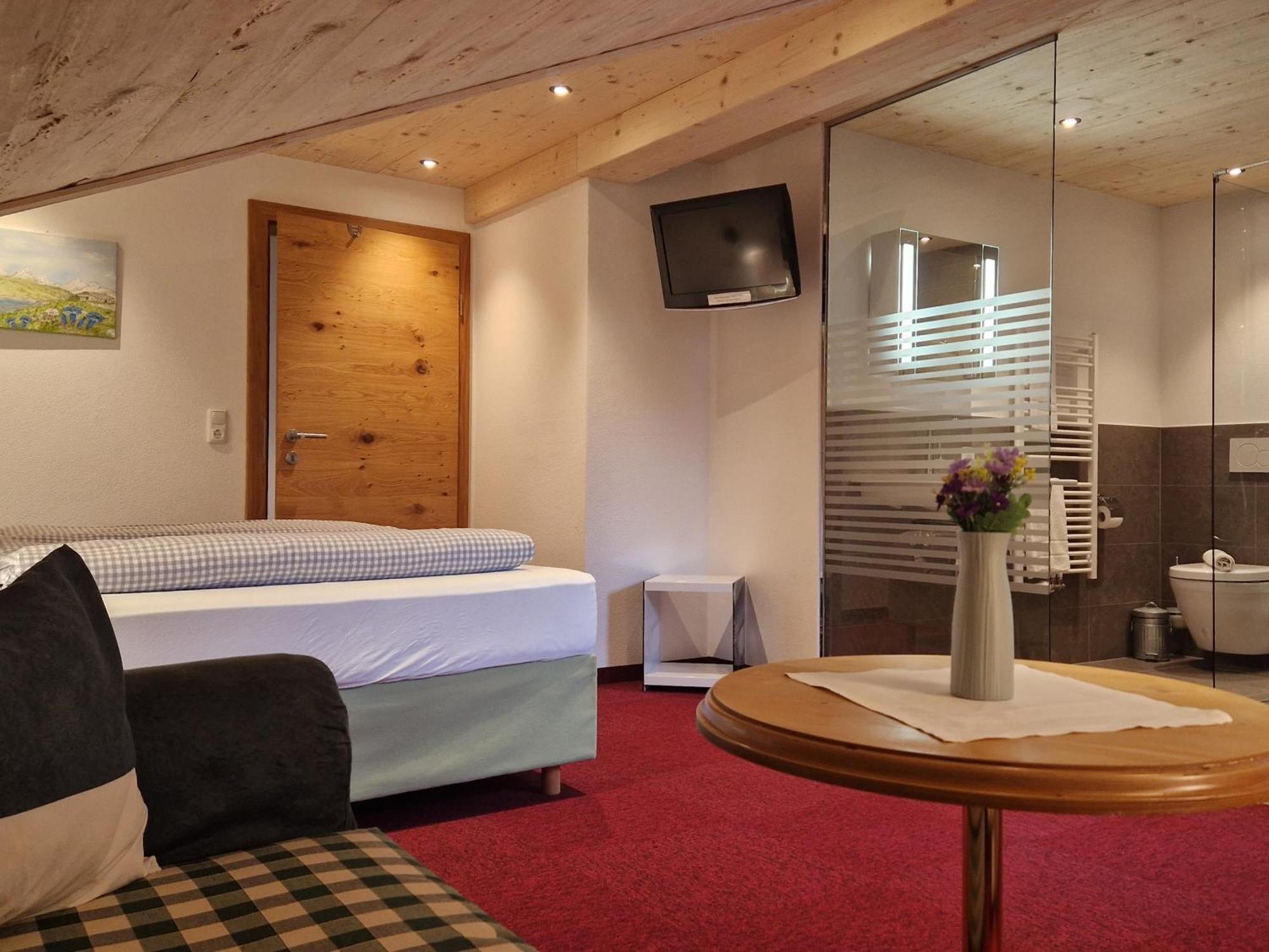 Deluxe Double Room,1586843847:JPEG