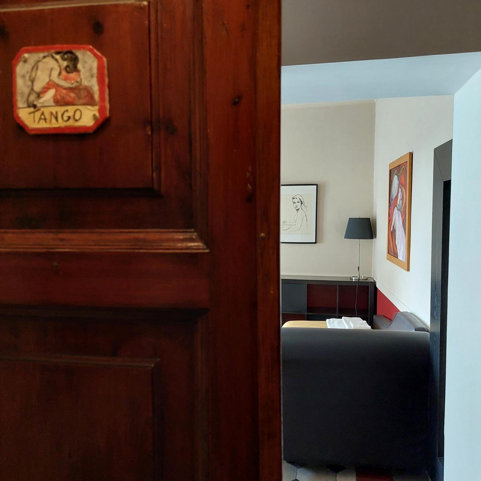 Dreibettzimmer mit Stadtblick