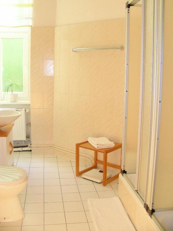 Dreibettzimmer mit Gemeinschaftsbad